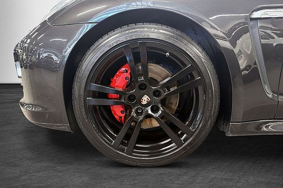 Porsche Panamera 4 2 of 22