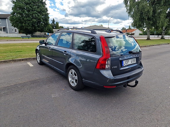 Volvo V50 3 of 5