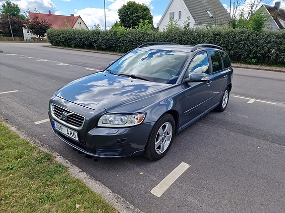 Volvo V50 2 of 5