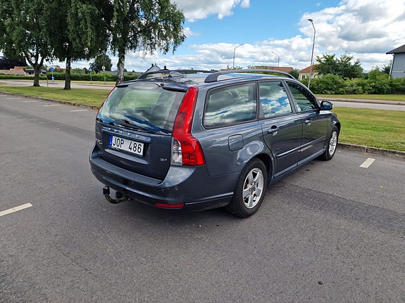 Volvo V50 4 of 5