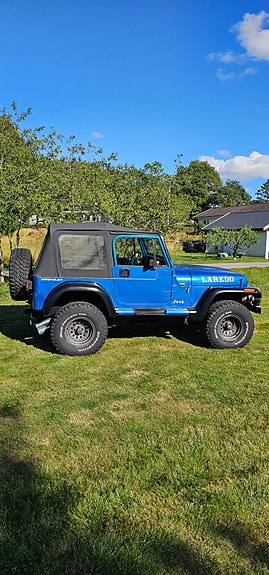 Jeep Wrangler 2 of 10