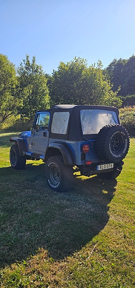 Jeep Wrangler 4 of 10