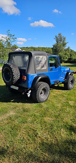 Jeep Wrangler 3 of 10