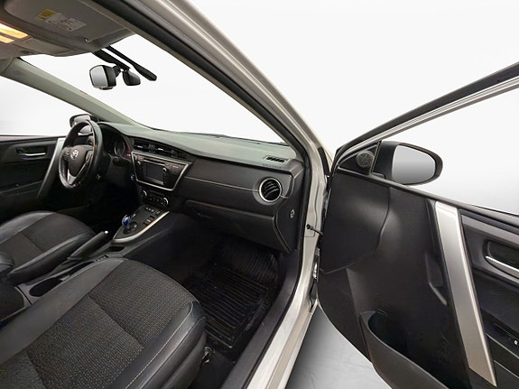 Toyota Auris 15 of 30