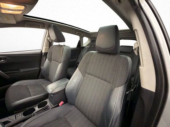 Toyota Auris 12 of 30