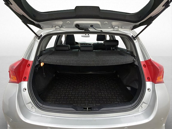 Toyota Auris 10 of 30