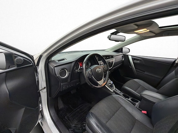 Toyota Auris 11 of 30