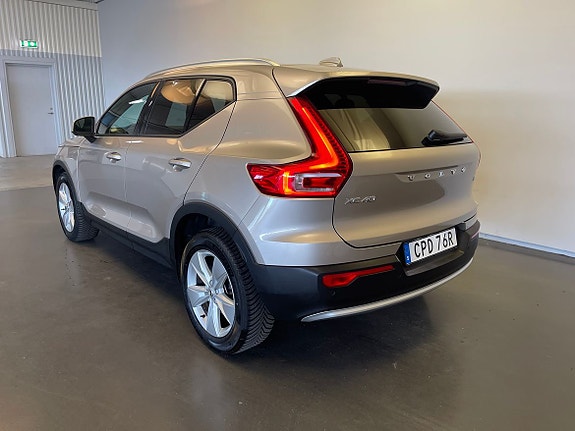 Volvo XC40 3 of 5
