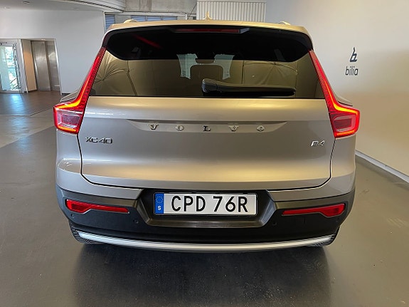 Volvo XC40 4 of 5