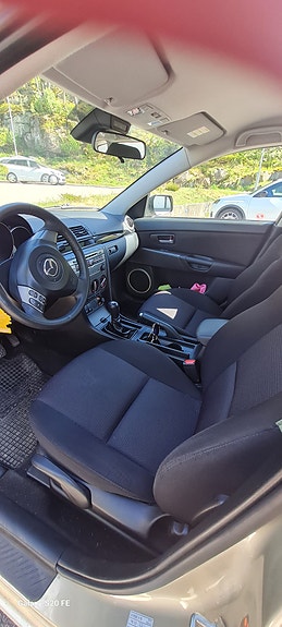 Mazda 3 4 of 5