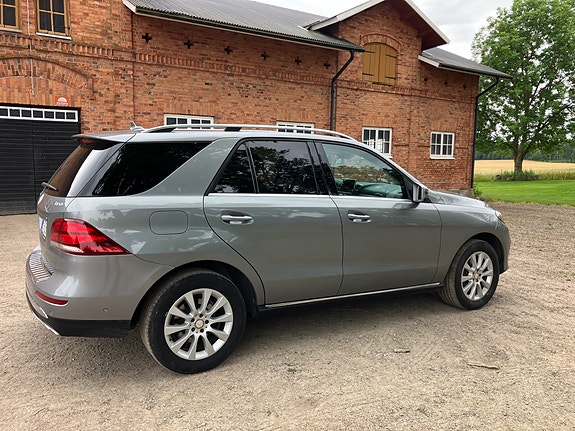 Mercedes-Benz GLE350 d 4 of 5