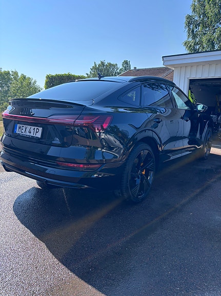 Audi e-tron Sportback 4 of 5