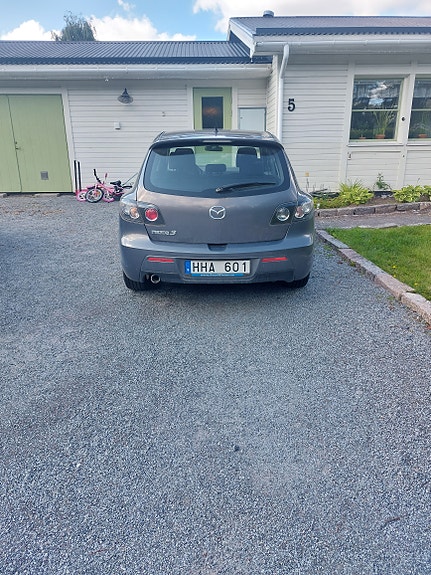 Mazda 3 4 of 5