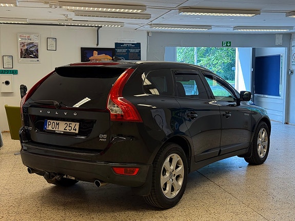 Volvo XC60 2 of 5