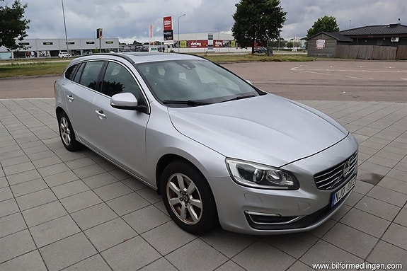 Volvo V60 2 of 5