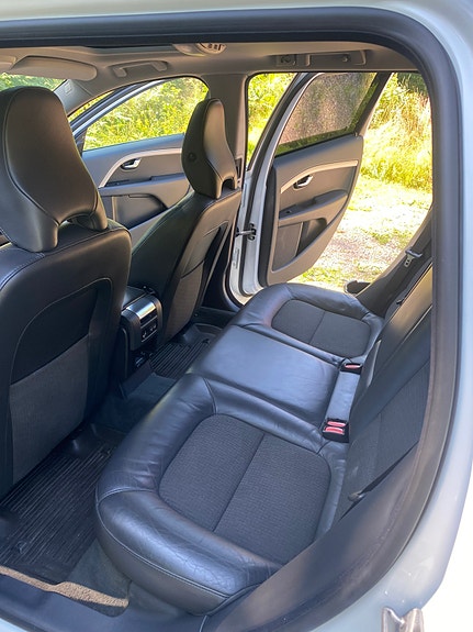 Volvo V70 3 of 5