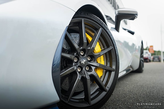 Ferrari SF90 Spider 8 of 28