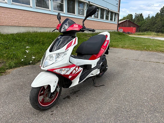 Pgo G-Max 3 of 4