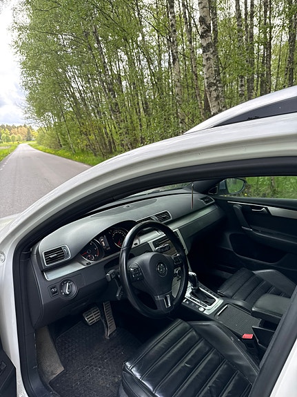 Volkswagen Passat Alltrack 4 of 4