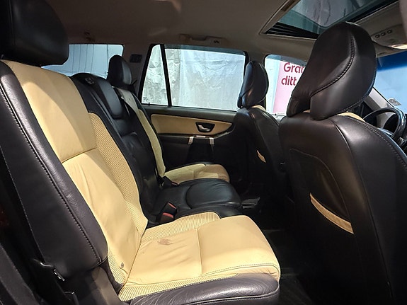 Volvo XC90 11 of 13