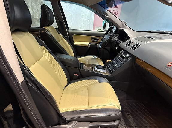 Volvo XC90 10 of 13