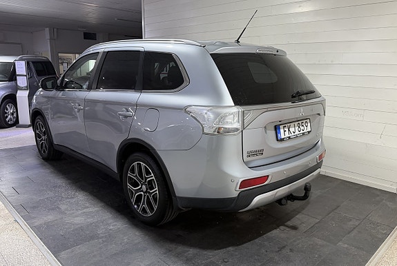 Mitsubishi Outlander 4 of 5