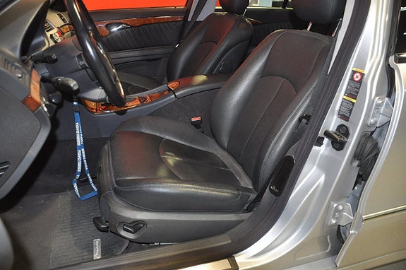 Mercedes-Benz E400 9 of 21