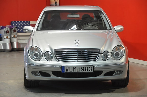 Mercedes-Benz E400 5 of 5
