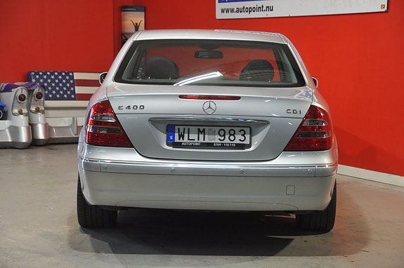 Mercedes-Benz E400 4 of 5