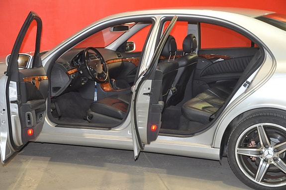 Mercedes-Benz E400 11 of 21