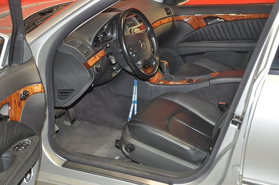 Mercedes-Benz E400 8 of 21