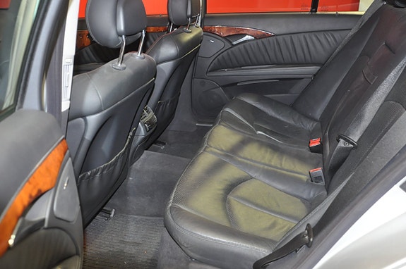 Mercedes-Benz E400 10 of 21