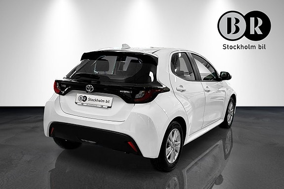 Toyota Yaris 3 of 20