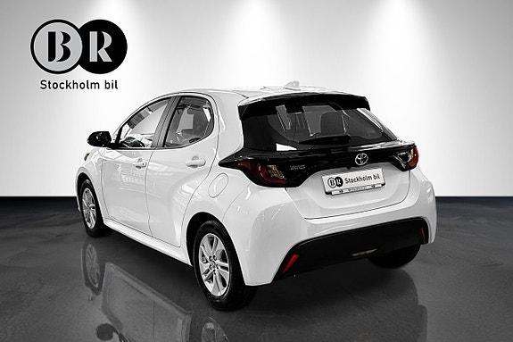 Toyota Yaris 2 of 20