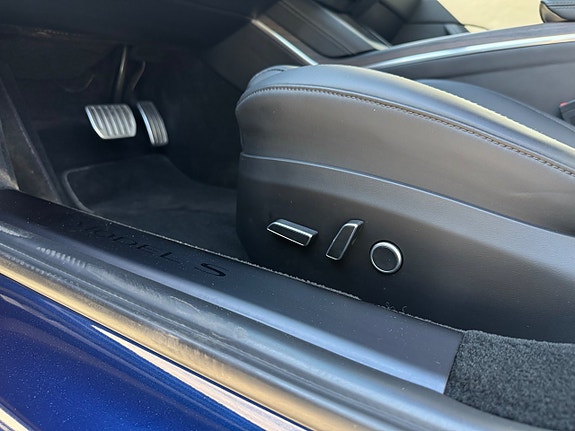 Tesla Model S 19 of 30