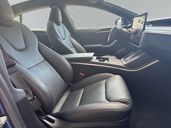 Tesla Model S 16 of 30
