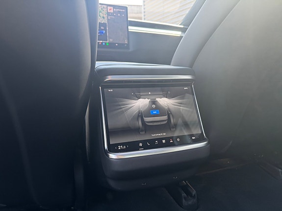 Tesla Model S 15 of 20