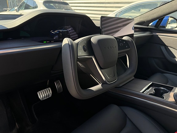 Tesla Model S 20 of 30