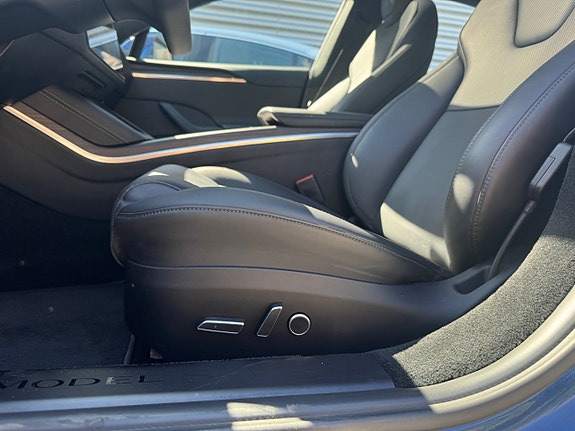 Tesla Model S 11 of 20