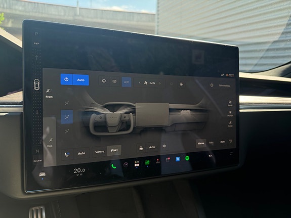 Tesla Model S 19 of 20