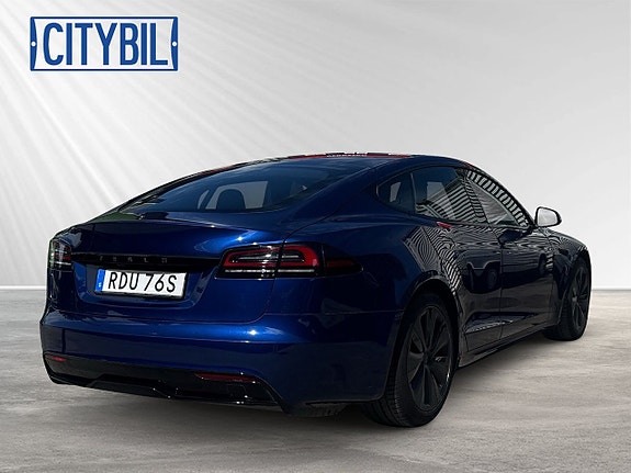 Tesla Model S 2 of 5