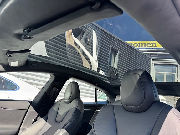 Tesla Model S 21 of 30