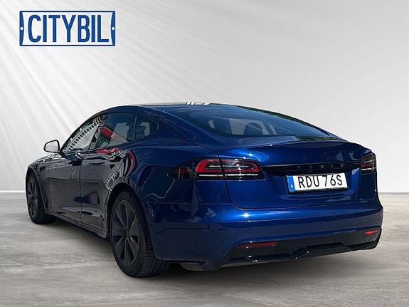 Tesla Model S 4 of 5