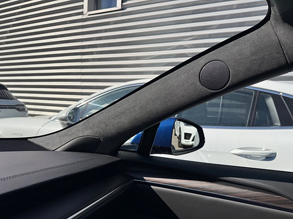 Tesla Model S 22 of 30