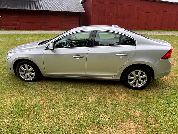 Volvo S60 3 of 5