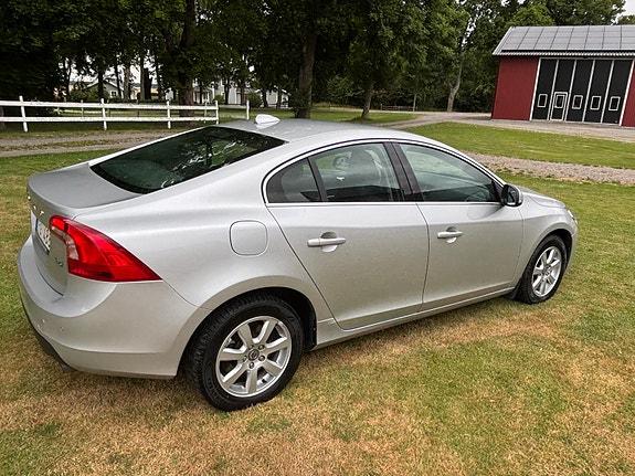 Volvo S60 7 of 9