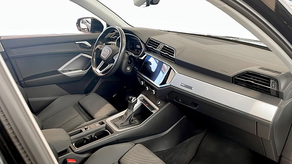 Audi Q3 11 of 13