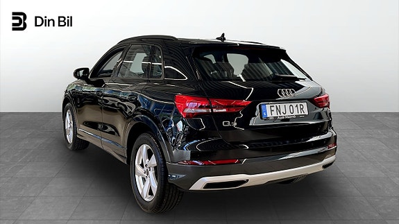 Audi Q3 3 of 5