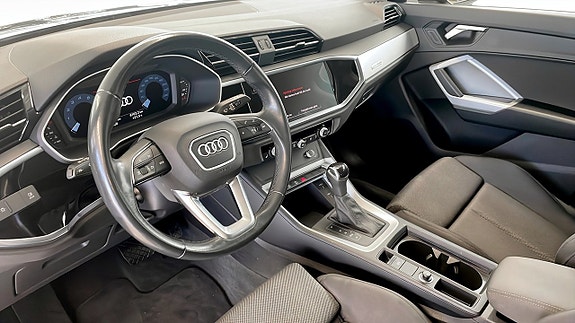 Audi Q3 7 of 13
