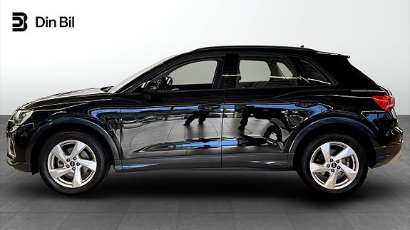 Audi Q3 2 of 5